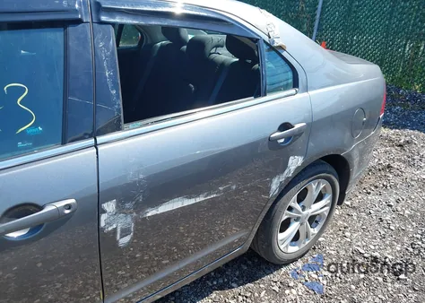 2012 Ford Fusion Se z USA, uszkodzony, nr VIN 3FAHP0HA5CR127235